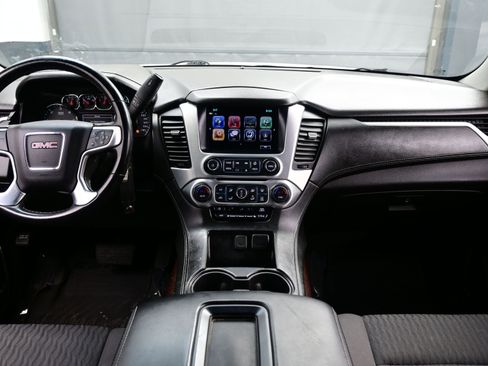 Used 2018 GMC Yukon SLE w/ SLE Value Package image 16