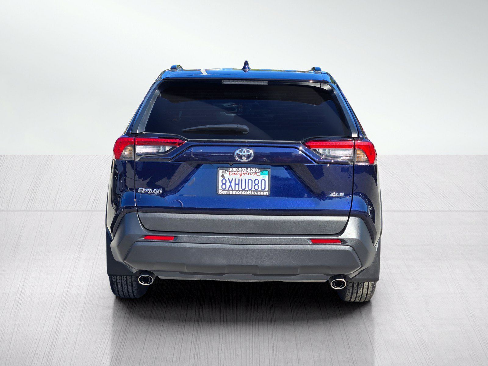 Used 2021 Toyota RAV4 XLE w/ Convenience Package FWD image 5