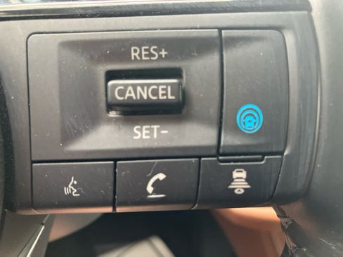 Used 2024 Nissan Pathfinder Platinum AWD/4WD image 17