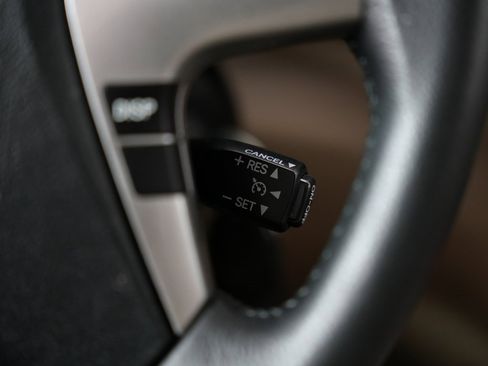 Used 2013 Toyota Highlander SE image 17