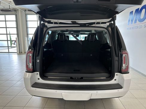 Used 2017 GMC Yukon XL SLT w/ Open Road Package AWD/4WD image 7