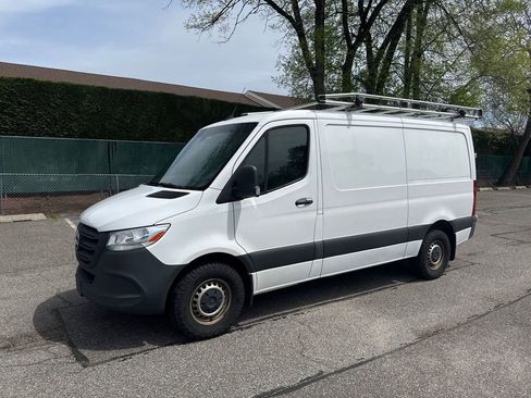Used 2023 Mercedes-Benz Sprinter 2500 image 2