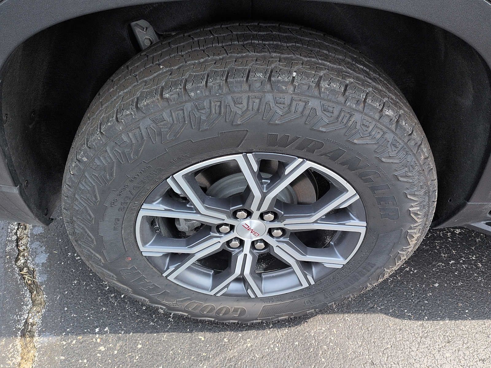 Used 2026 GMC Acadia AT4 w/ Super Cruise Package AWD/4WD image 9