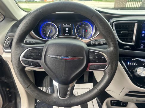 Used 2017 Chrysler Pacifica Touring Plus w/ Tire & Wheel Group image 27