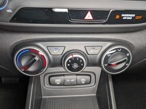 Used 2023 Hyundai Venue SE FWD image 27