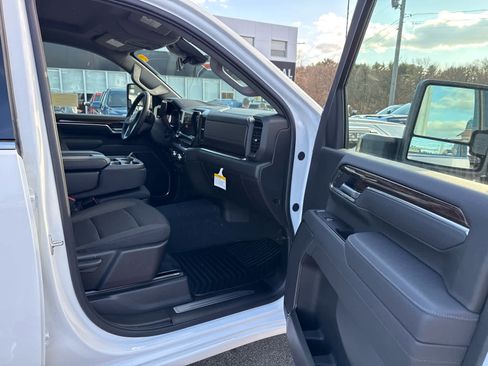 New 2026 GMC Sierra 3500 SLE w/ SLE Convenience Package image 9