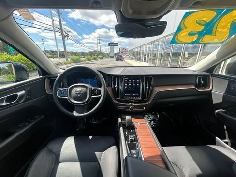 Certified 2023 Volvo XC60 B5 Plus AWD/4WD image 16