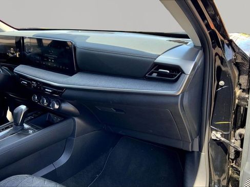 Used 2025 Nissan Kicks SV image 18