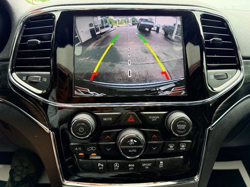 Used 2021 Jeep Grand Cherokee Limited w/ Sun & Sound Group RWD image 22
