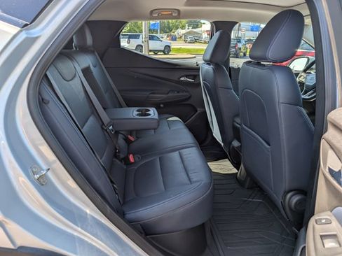 Used 2023 Chevrolet Bolt EUV Premier w/ Sun & Sound Package FWD image 17