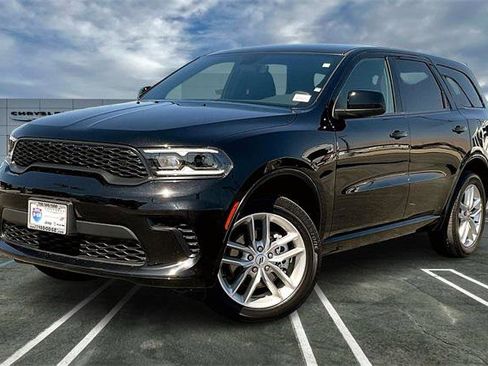 Certified 2025 Dodge Durango GT image 1
