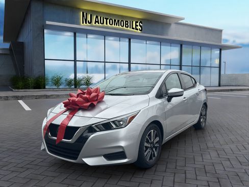 Used 2021 Nissan Versa SV image 3