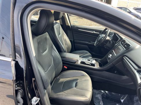 Used 2019 Ford Fusion Energi Titanium FWD image 25
