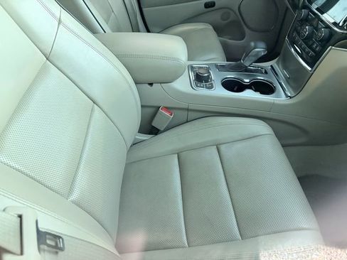 Used 2021 Jeep Grand Cherokee Overland AWD/4WD image 5