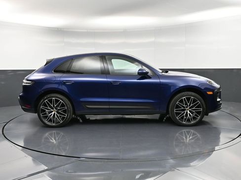 Certified 2025 Porsche Macan image 9