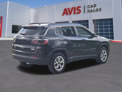 Used 2025 Jeep Compass Latitude w/ Sun & Sound Group AWD/4WD image 6