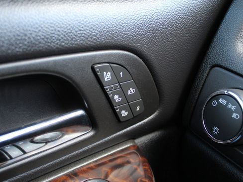 Used 2010 GMC Sierra 1500 Denali image 30