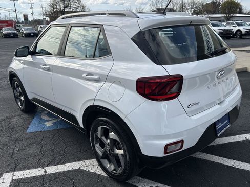 Certified 2024 Hyundai Venue SEL image 3