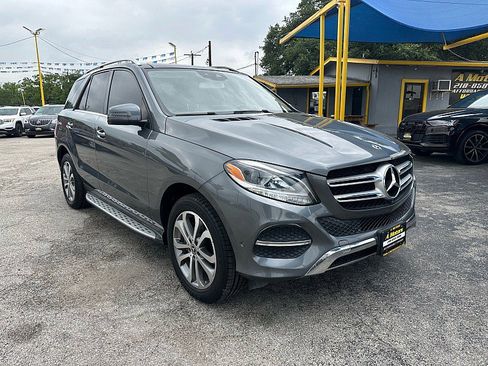 Used 2018 Mercedes-Benz GLE 350 w/ Premium 1 Package image 3