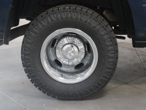 Used 2024 RAM 3500 Tradesman w/ Chrome Appearance Group AWD/4WD image 17