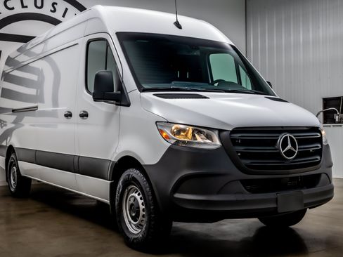 Used 2023 Mercedes-Benz Sprinter 2500 image 24