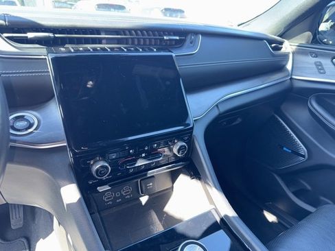 Used 2021 Jeep Grand Cherokee L Overland w/ Luxury Tech Group IV image 11