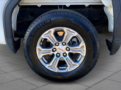 Used 2024 GMC Sierra 1500 SLE image 10