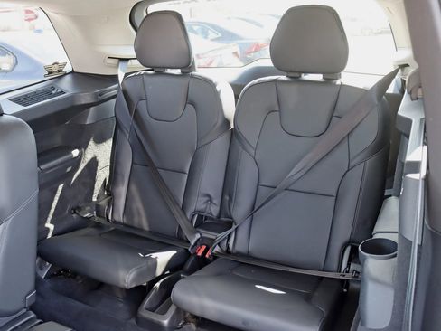 Used 2017 Volvo XC90 T6 Momentum w/ Vision Package image 35