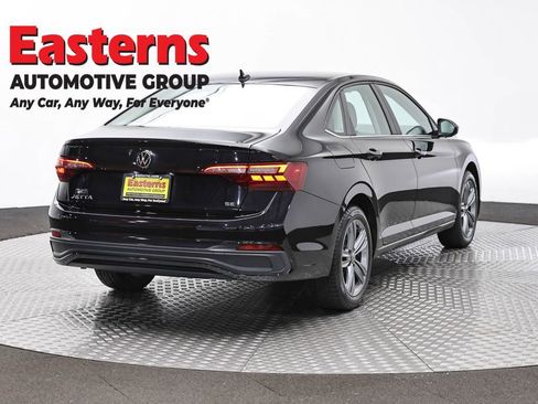 Used 2024 Volkswagen Jetta SE FWD image 5