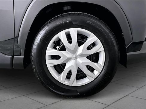 Used 2025 Toyota Corolla Cross L image 10