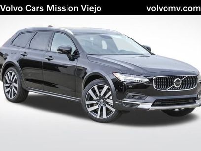 New 2025 Volvo V90 B6 Cross Country Plus w/ Protection Package Premier