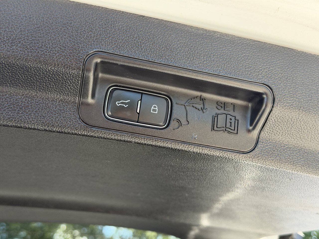 Used 2020 Ford Explorer Limited AWD/4WD image 37