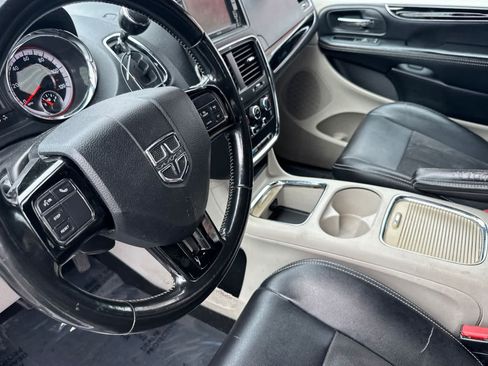 Used 2019 Dodge Grand Caravan SXT FWD image 11