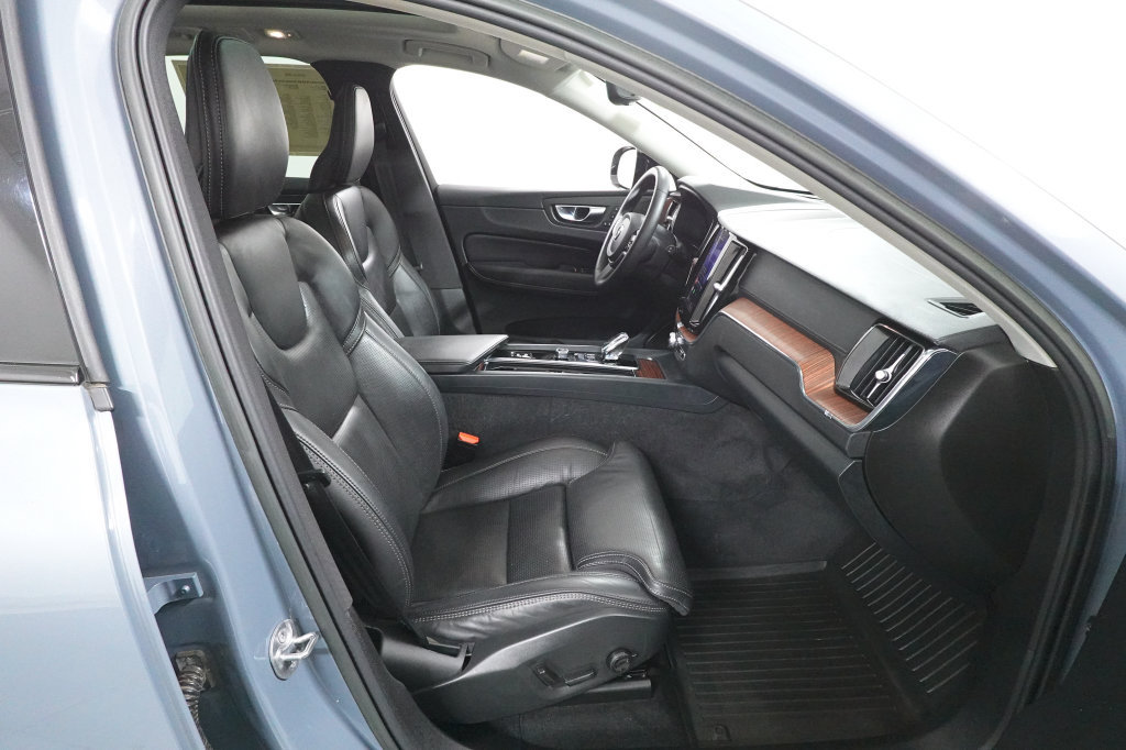 Used 2023 Volvo XC60 B5 Ultimate w/ Climate Package AWD/4WD image 31