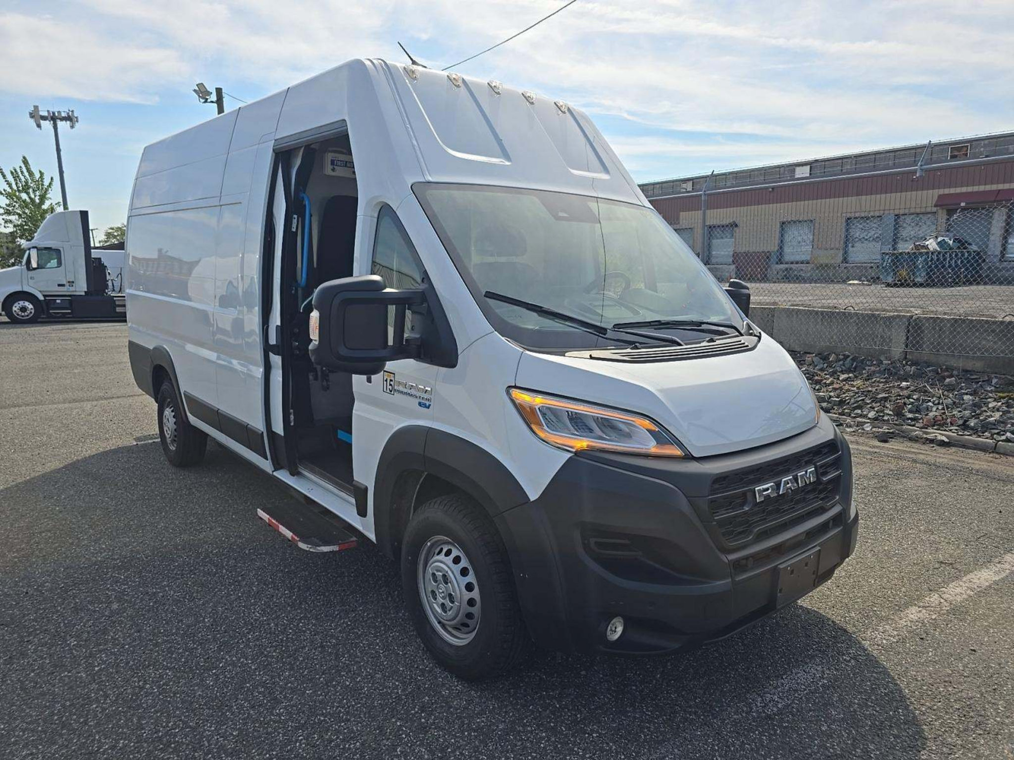 Used 2024 RAM ProMaster 3500 w/ Delivery Van Package FWD image 4