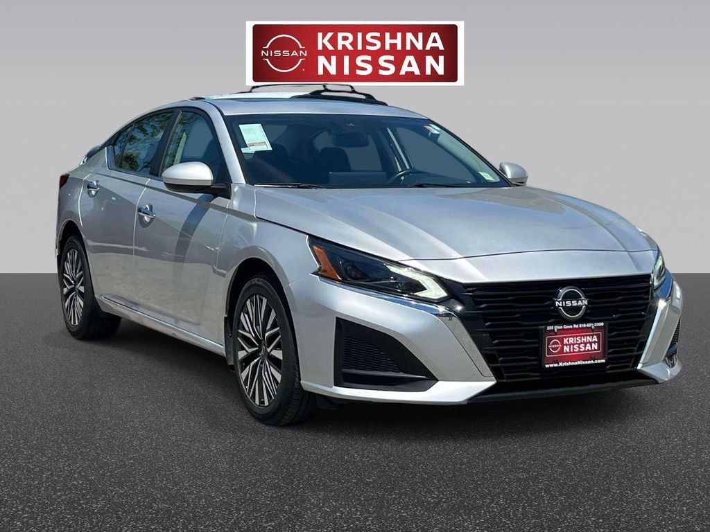 Used 2024 Nissan Altima 2.5 SV w/ SV Premium Package AWD/4WD image 1