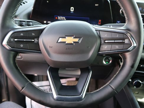 Used 2025 Chevrolet Traverse LT image 25