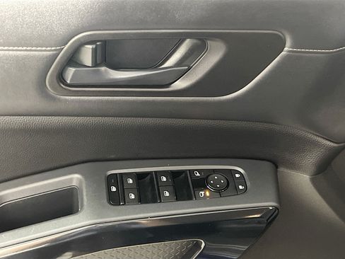 Used 2024 Nissan Pathfinder SV AWD/4WD image 17