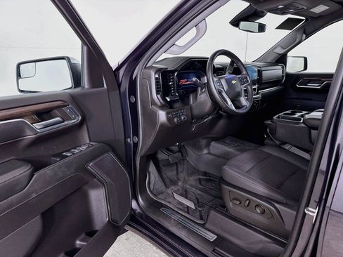 Used 2024 Chevrolet Silverado 1500 LT w/ Z71 Off-Road Package AWD/4WD image 3
