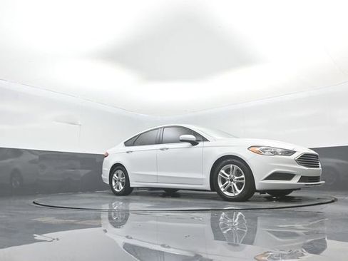 Certified 2018 Ford Fusion SE FWD image 31