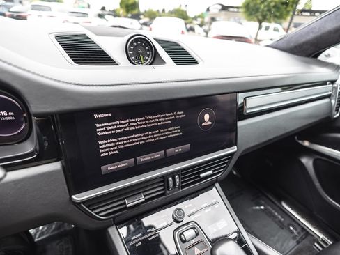 Used 2023 Porsche Cayenne Turbo S AWD/4WD image 15