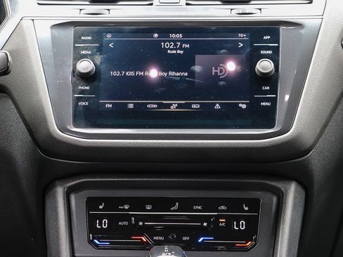 Certified 2022 Volkswagen Tiguan SE R-Line FWD image 12