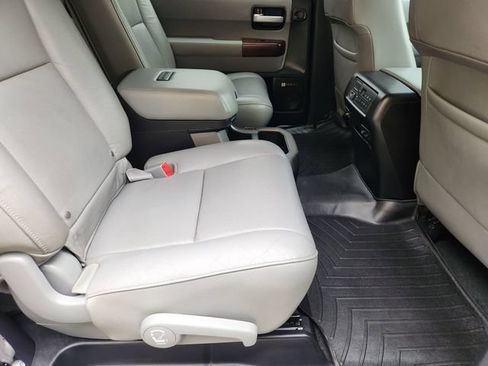 Used 2015 Toyota Sequoia Platinum RWD image 27