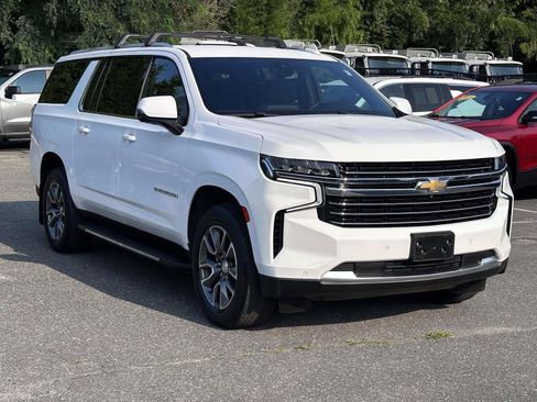 Used 2022 Chevrolet Suburban LT w/ Luxury Package AWD/4WD image 5
