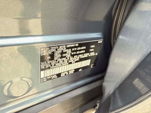 Used 2024 Toyota Venza LE AWD/4WD image 27