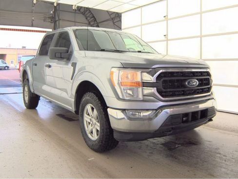 Used 2022 Ford F150 XLT w/ Trailer Tow Package image 4