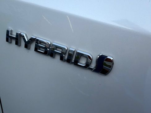 Used 2013 Toyota Prius V Two FWD image 5