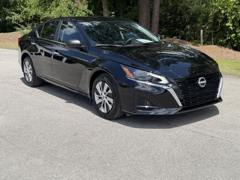 Used 2025 Nissan Altima 2.5 S FWD image 32