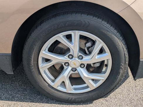 Used 2018 Chevrolet Equinox LT image 11