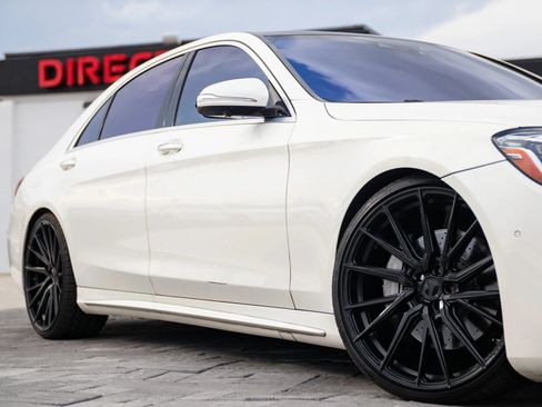 Used 2019 Mercedes-Benz S 560 Sedan w/ AMG Line Exterior image 3